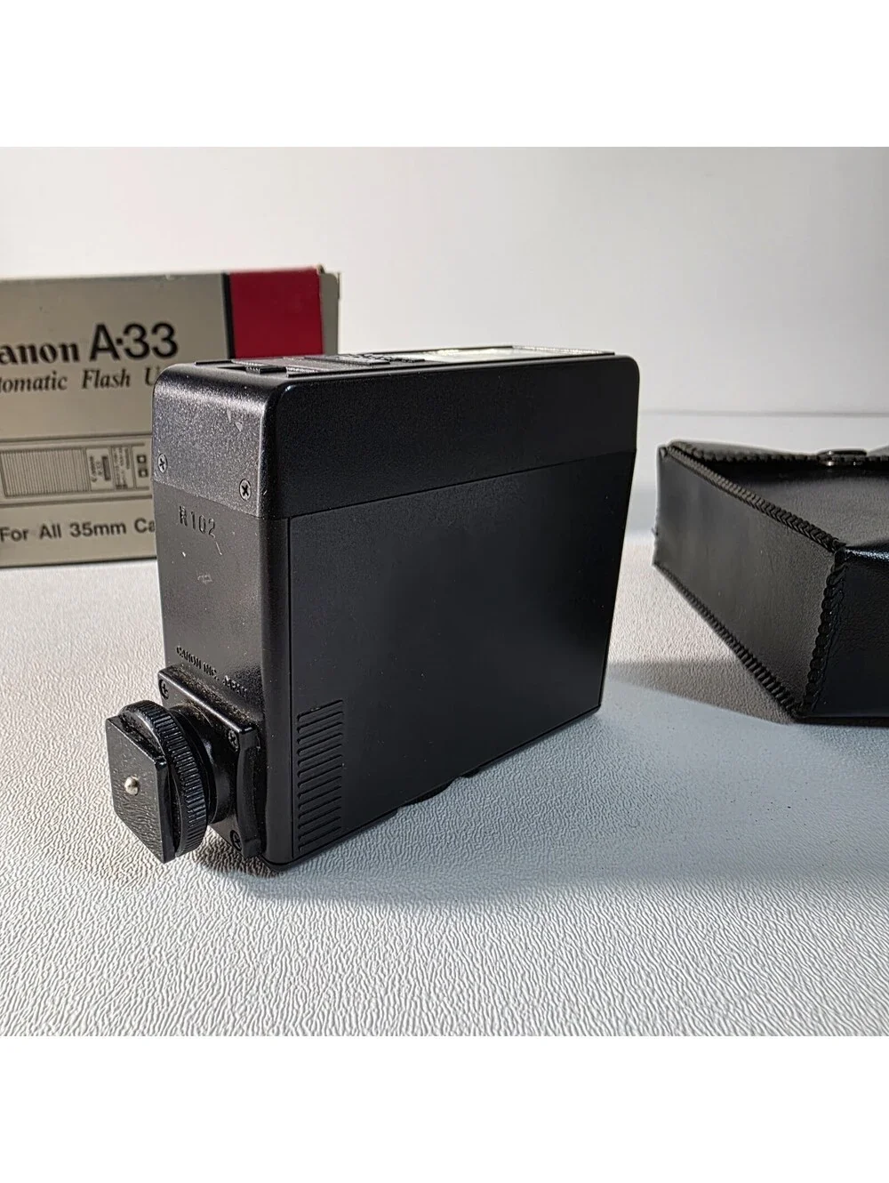 Canon A-33 Automatic Flash Unit Shoe Mount Universal Hot Shoe W/Box & Case